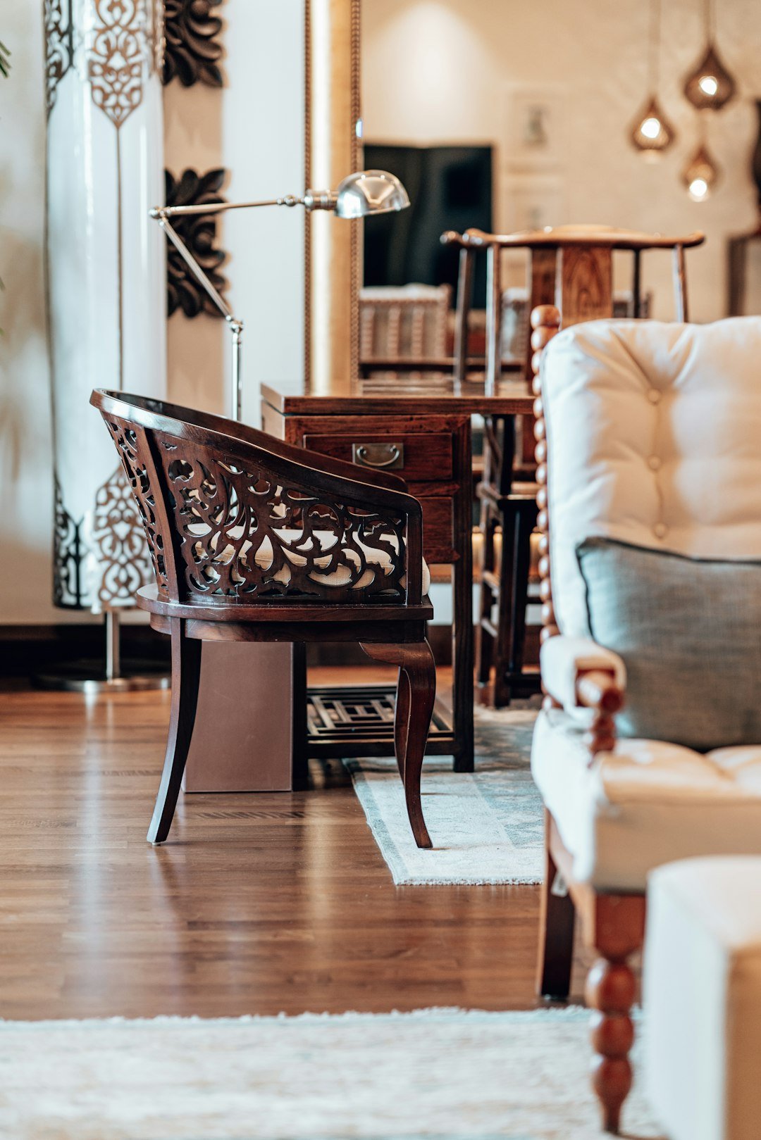 a-living-room-filled-with-furniture-and-a-mirror-mcyor2rvfe